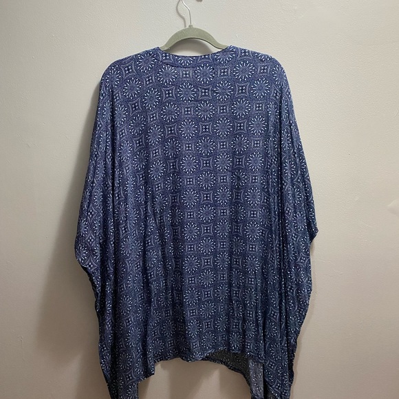 BAMBOO BLONDE COVERUP/PONCHO - Picture 2 of 3